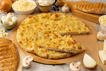 Хачапурі-жульєн із курячим філе, крем-сиром і печерицями